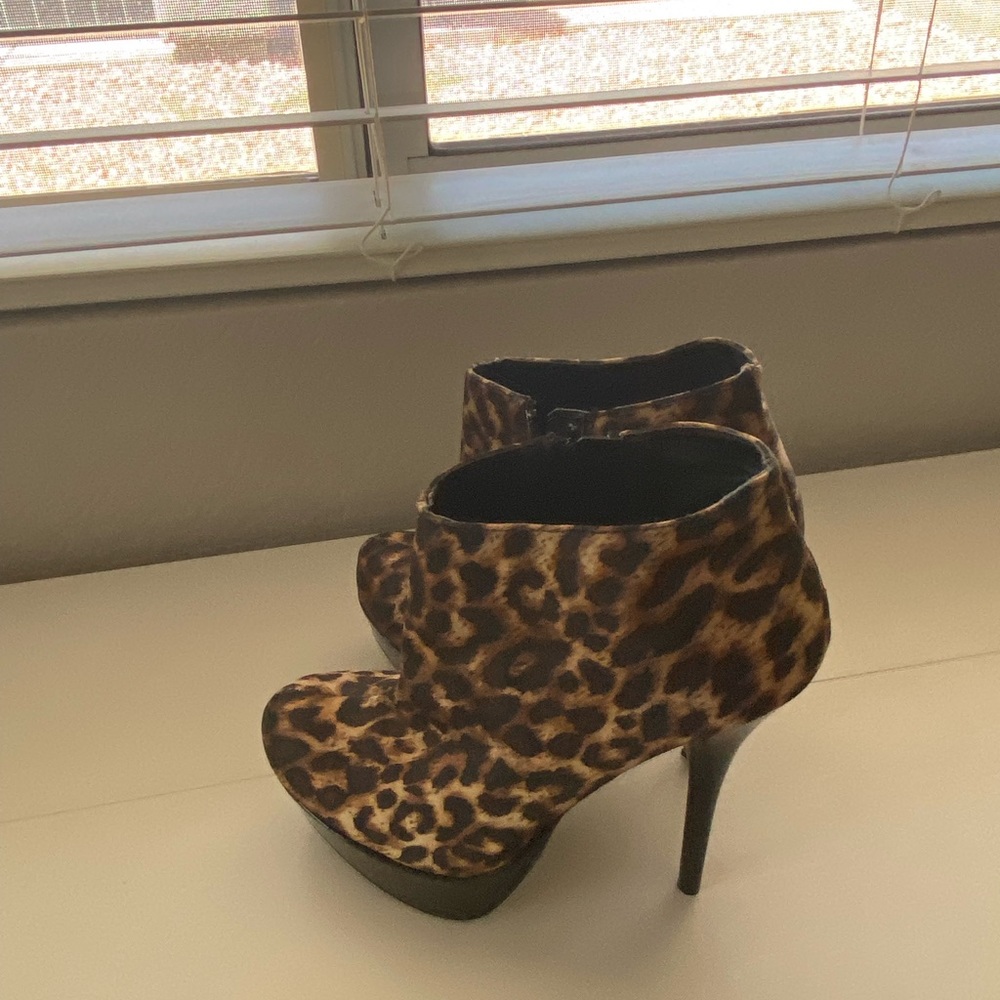 Cheetah print heels Bamboo brand size 6 never worn